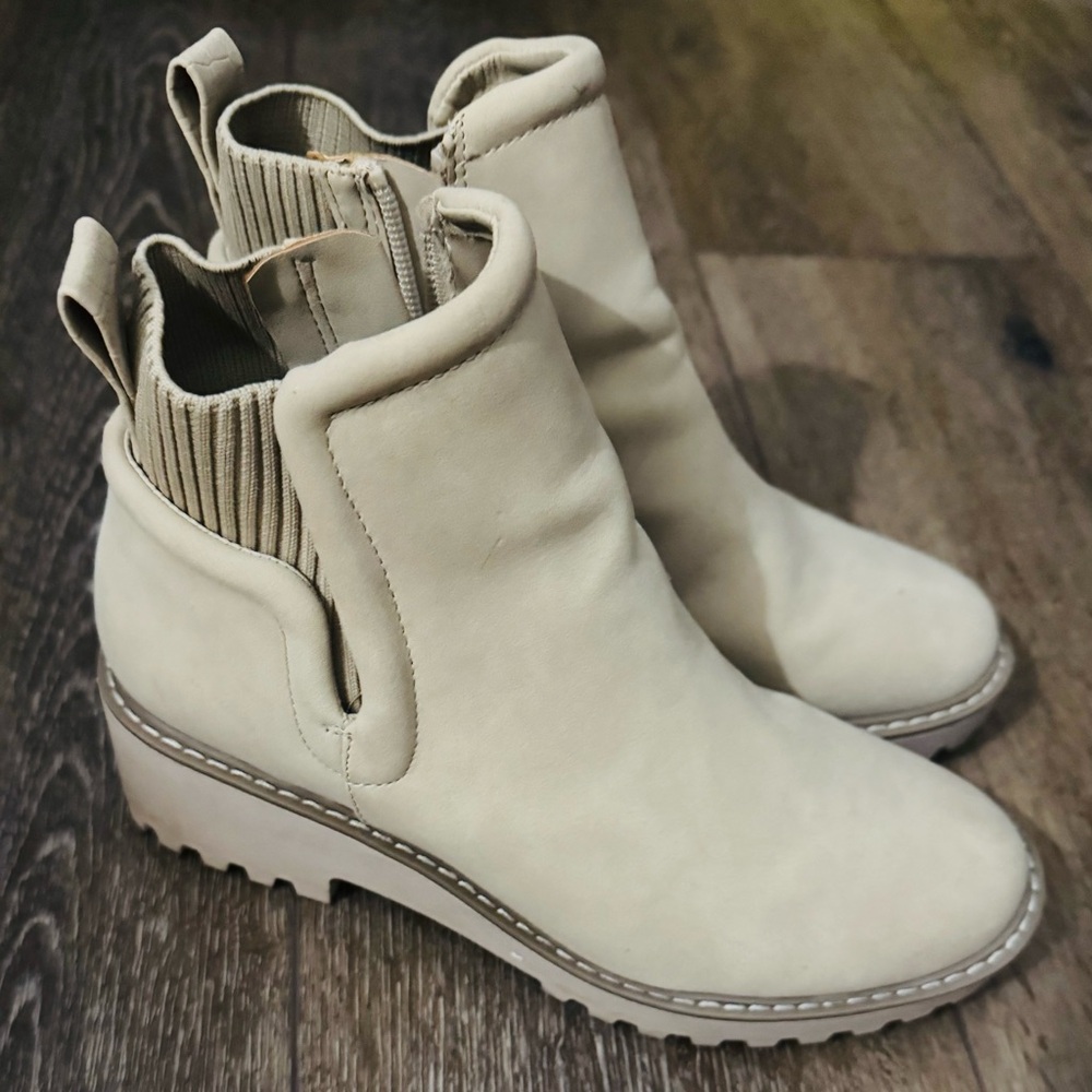 NEW Time and Tru Beige Ankle Booties